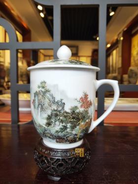 周小晖：粉彩山水办公杯【云涧峰回】