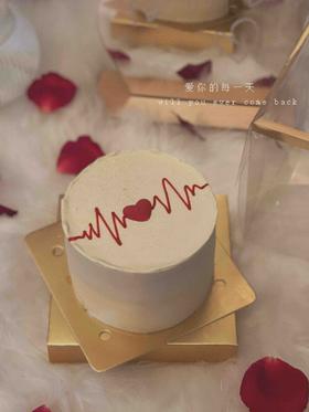 特价福利心动：七夕同款5寸加高蛋糕，经典草莓夹心，二人甜蜜分享五寸