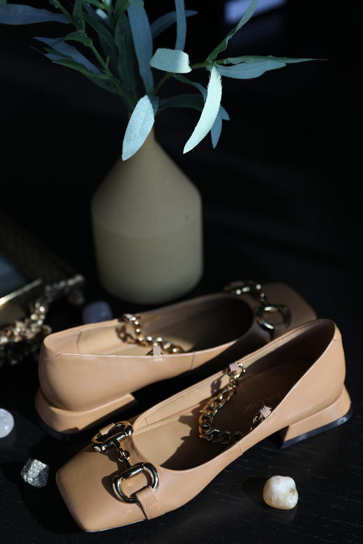 【断码特惠不退换】法式低跟方头链条皮鞋-甄选头层胎牛皮  内里鞋垫绵羊皮 柔软贴脚 含蓄方头 尽显温婉 精致马蹄扣 时髦百搭 黑棕两色 优雅秋日随心选 商品图14