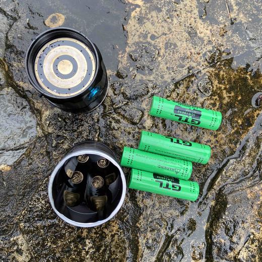 （七折清仓）应急手机USB充电，小巧便携强光持久照明18650手电筒 商品图3