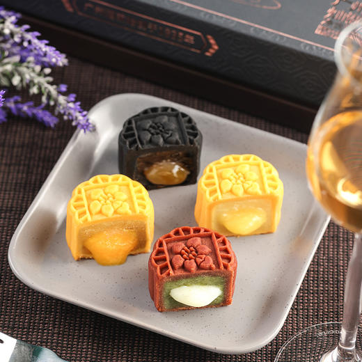 【包邮】广州酒家 | 火山轻闲流心月饼礼盒50g*8粒装 商品图1