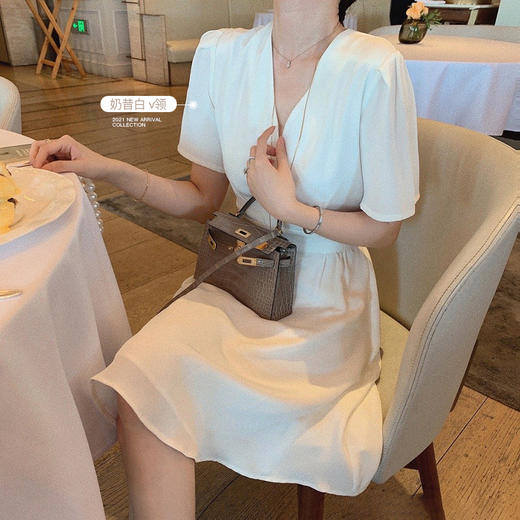 【特价断码 不退不换】【金蘑菇菇 荣宅女孩真丝裙】 简约日常v领修身连衣裙 商品图3