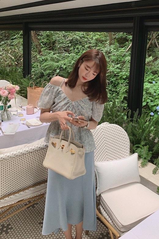 【金蘑菇菇 初恋50次】法式一字肩小心机露肩雪纺碎花上衣 商品图6