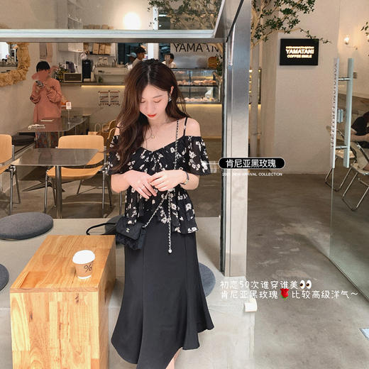 【金蘑菇菇 初恋50次】法式一字肩小心机露肩雪纺碎花上衣 商品图4