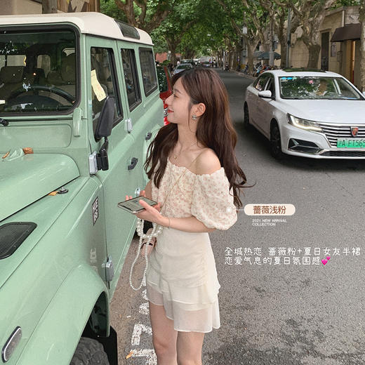 【金蘑菇菇 全城热恋】通勤约会大方领露锁骨小性感短上衣 商品图3