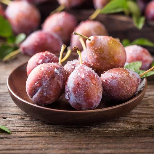 吃黄皮带一点微酸偶有小裂口伤疤不影响食用不在售后范围内介意慎拍哦