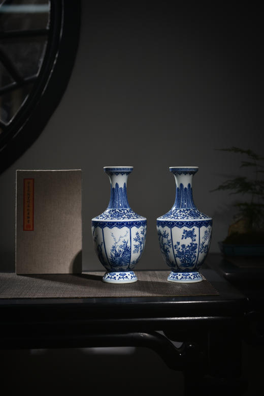 涂杏花：青花十二花神方肩瓶 商品图0