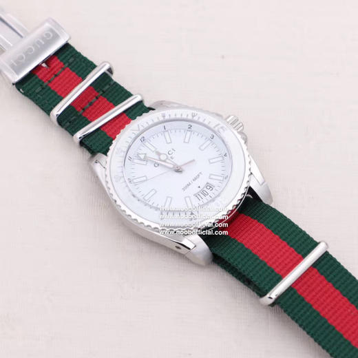 海外渠道正品✳️品牌: 古驰 GUCCI®原单新品✳️类型:古驰最新潜水款款系列✳️表带:时尚尼龙带表带✳️机芯:原装瑞士石英机芯 商品图4