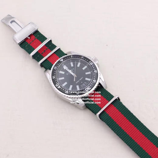 海外渠道正品✳️品牌: 古驰 GUCCI®原单新品✳️类型:古驰最新潜水款款系列✳️表带:时尚尼龙带表带✳️机芯:原装瑞士石英机芯 商品图5
