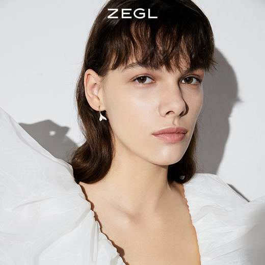 ZEGL设计师人造珍珠鱼尾耳钩款耳环女夏季小众耳钉气质高级感耳饰 商品图4