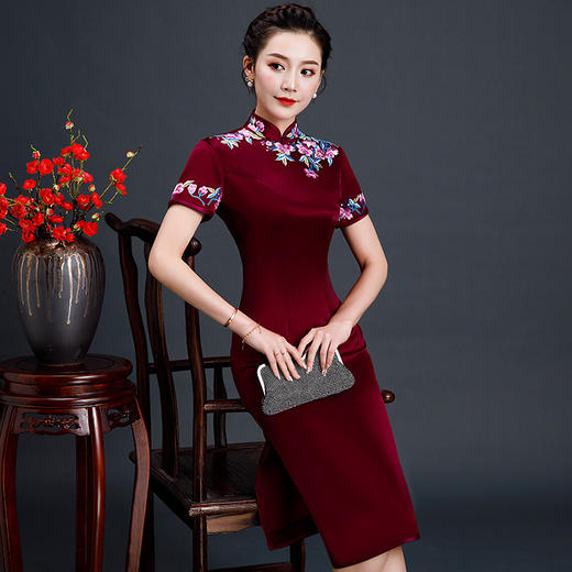 上海旗袍厂LHS-L1011新款刺绣中长款旗袍宴会婚宴大码旗袍裙 商品图3