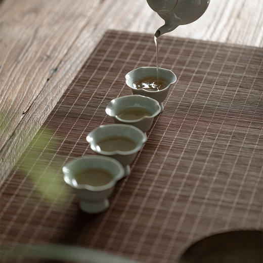 束刻古青/高足花口杯/越冬 口径6.2cm 高4cm 满容30ml 四季良辰仿古青花诗文高足花口主人杯茶杯功夫茶具品茗杯 商品图2