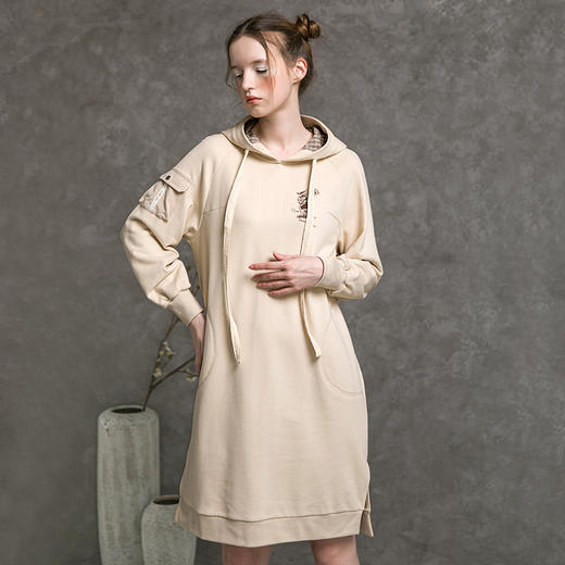 famecoco范可儿休闲连衣裙宽松连帽卫衣裙F216FA008 商品图1
