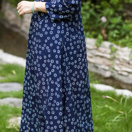 【林栖设计小店】蓝印花布系列春秋装新款蓝染印花修身长裙碎花连衣裙长款 1911220 商品图6