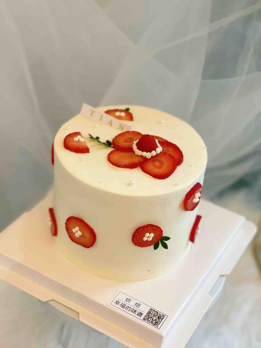 送你一朵小红花，奖励你人生的第一次主动。平平淡淡简单的幸福，新鲜牛奶提取的无添加剂动物奶油，搭配经典草莓夹心，入口即化。冬季里的小确幸 商品图8