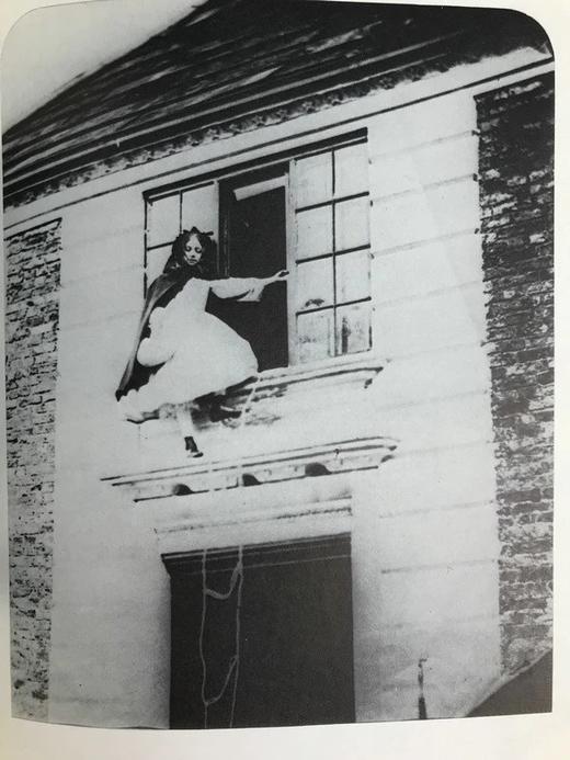 刘易斯·卡罗尔图传 数十幅插图 精装16开 商品图12