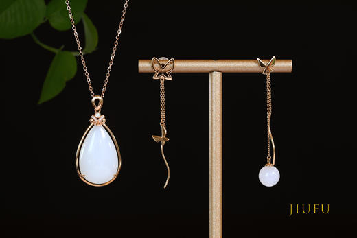 18K玫瑰金和田玉（白玉）耳饰--蝶影  /圆珠8mm/总长49mm 商品图3