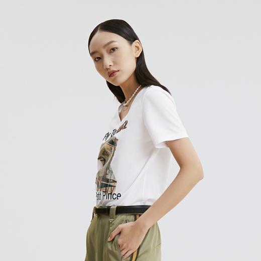 谜底T恤2021夏季字母印花钉珠V领合体棉质短袖上衣女213MT1733 商品图3
