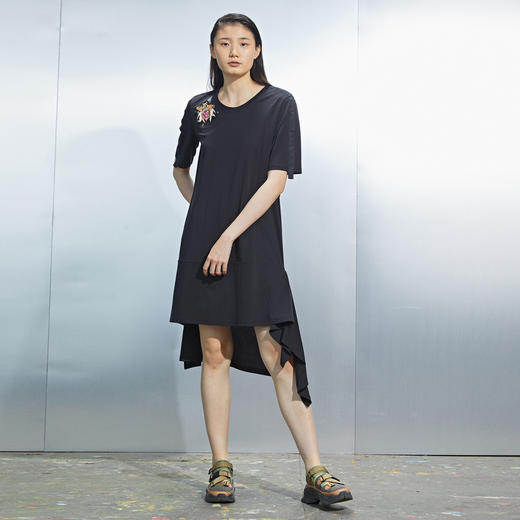 MIIDII/谜底连衣裙21夏新品H型简洁圆领章仔刺绣212ML0852 商品图2