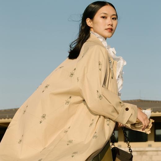 谜底2021秋季新款高订款钉钻印花宽松中长款风衣外套女213GE1697 商品图2