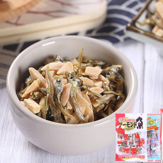 日本进口泉屋小鱼干 芝麻味37.5g/扁桃仁51.2g 口感酥脆 独立包装 150861/152248 商品图0