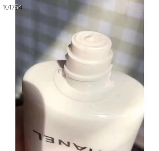 买它真的是抢哭的节奏‼️‼️Chanel香奈儿 山茶花洗面奶150ml 商品图4