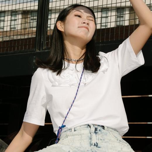 谜底2021秋季新款时尚立体玫瑰花设计圆领短袖T恤女213MT1683 商品图2
