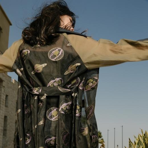 谜底风衣2021秋季新款高端扩皱星球印花中长款薄外套女213GE1794 商品图2