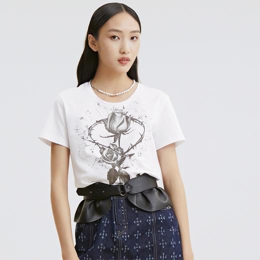 谜底2021秋季新款玫瑰花图案印花圆领短袖合体纯棉T恤女213MT1749 商品图0