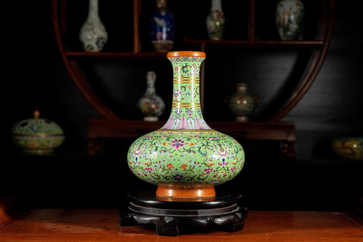 绿地粉彩缠枝莲扁肚瓶 商品图0