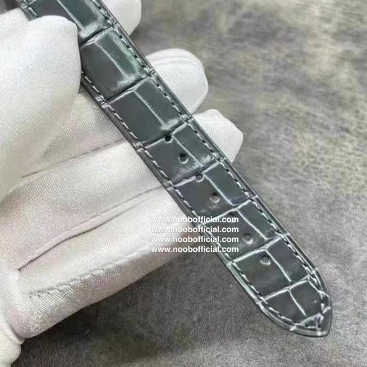 F1新款2020卡di亚 杜蒙山度士加大号薄款手表，长度46.6×宽度33.9mm，厚度8.5mm，男士腕表，意大利纯手工牛皮，机芯密底 商品图3