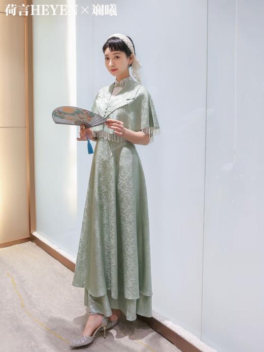 荷言HEYEN•碧荷月影【明星同款】真丝棉梅花织金提花缎+精致手工盘口+削肩双层礼服裙+点缀手工钉珠包边流苏外斗篷 商品图1