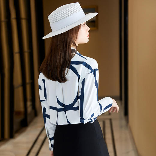 XZ-XZ-8080SY蓝白条纹衬衫女长袖设计感小众别致上衣宽松休闲V领雪纺衬衣秋季 商品图2