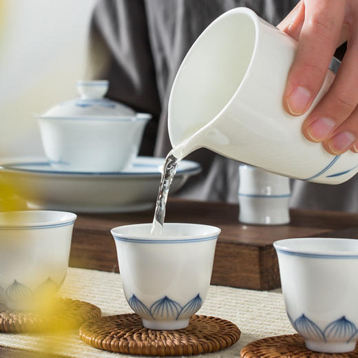 【彼岸花开盖碗套组】【清莲/子母线】手绘茶具套装 现代简约12头陶瓷干泡茶具盖碗组 商品图4