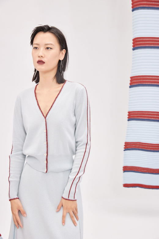 疗愈羊绒|V领手工绣花羊绒女开衫 SJF93W105A 商品图1