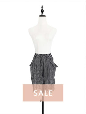 TYNVIE 花边袋口蕾丝拼接短裤 - 黑白细条纹