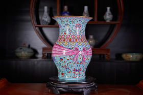 阳士琦:绿地粉彩勾莲纹包袱尊