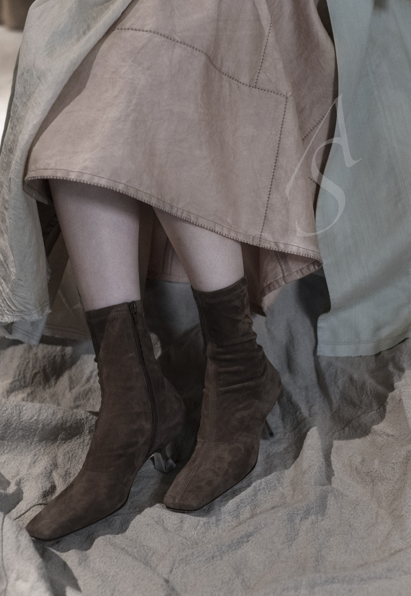 By Far  黑色/棕木色Audrey弹性绒面小羊皮细跟短靴