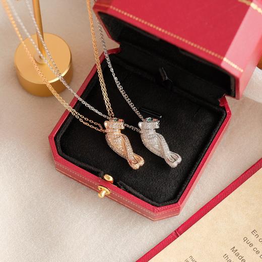 柜台售价70000 明星款！卡D亚猎豹项链 925纯银镶嵌高碳钻 钻石+祖母绿 高贵又有气场 缟玛瑙点缀豹鼻+钻石铺镶出斑斓豹纹 霸气与野性散发！ 商品图1