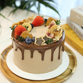淡巧克力奶油水果蛋糕