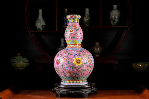 阳士琦：粉红地扒花缠枝莲葫芦瓶 商品图0