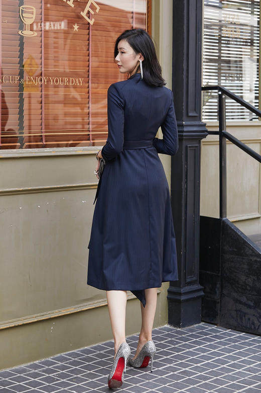 “巾帼”颈袖添香-连衣裙-限量✬J20384570 颈袖添香雯子私服刚柔并济藏青色条纹连衣裙 商品图1