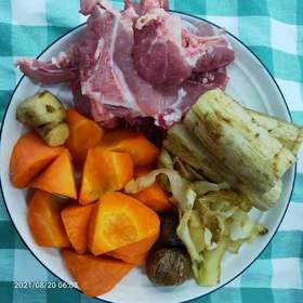 502牛旁猪骨汤（牛旁 红萝卜 猪骨8两 蜜枣 玉竹 生姜）