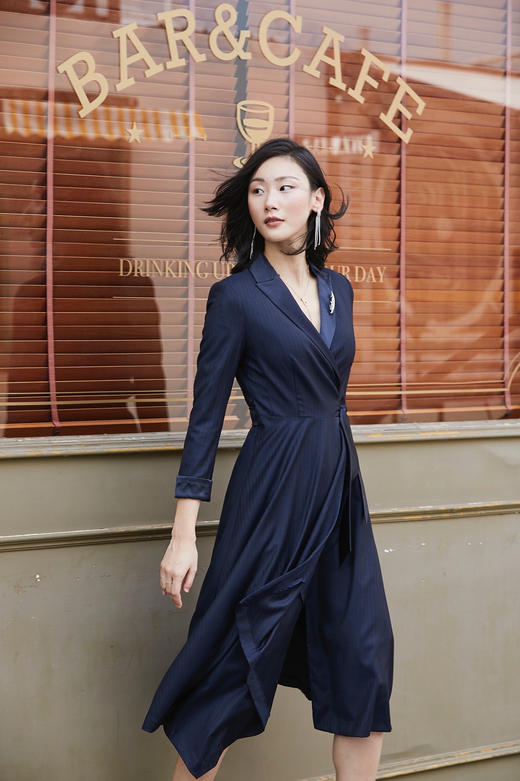 “巾帼”颈袖添香-连衣裙-限量✬J20384570 颈袖添香雯子私服刚柔并济藏青色条纹连衣裙 商品图3