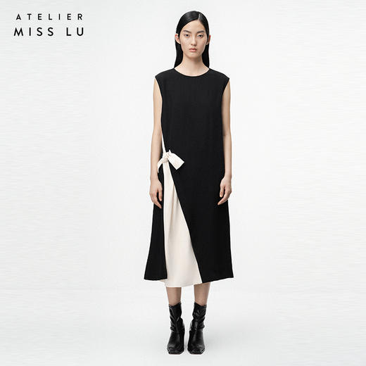 【奥萝拉】黑色拼缝米白蝴蝶结落肩宽松连衣裙/0000743A 商品图0