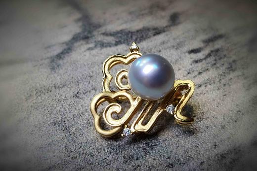 【八千里路云和月】18k金镶嵌真多麻色海水珍珠胸针 商品图5