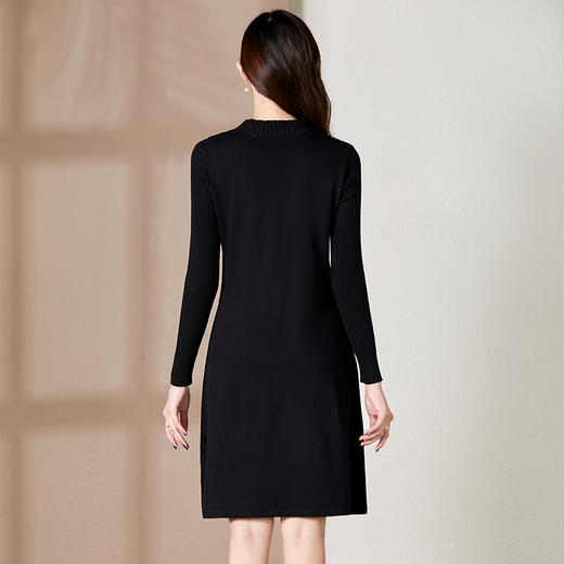 【假两件显瘦针织连衣裙】，简约领口，面料舒适弹力，9813051348 商品图3