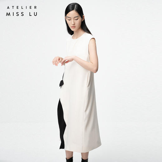 【奥萝拉】米白拼缝黑色蝴蝶结落肩宽松连衣裙/0000743 商品图2