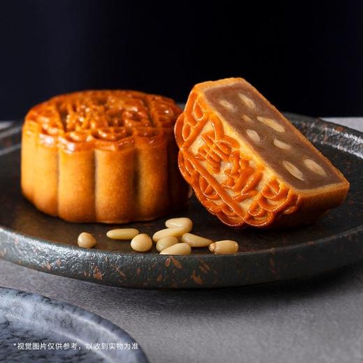 【香港美心低糖松子仁白莲蓉月饼】6枚x90g  莲蓉细腻幼滑，晶莹透亮，松籽仁甘香回味。 商品图9