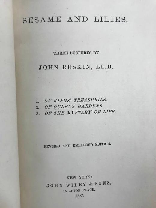 1885年 罗斯金《芝麻与百合/尘埃的伦理/野橄榄王冠空中女王》 漆布精装32开 商品图2